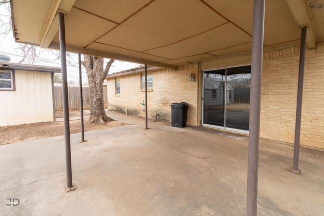 Building Photo - 4646 Sierra Madre Dr