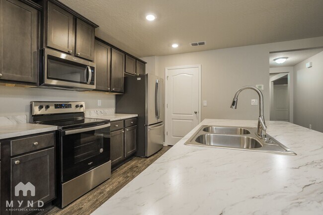 Building Photo - 2336 Oak Stream Dr