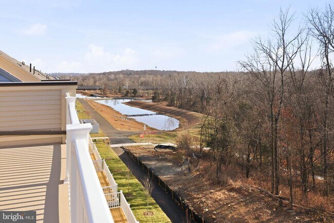 Building Photo - 1011 Venifena Terrace SE