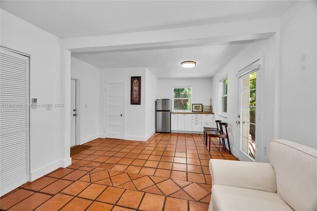 Building Photo - 410 Majorca Ave