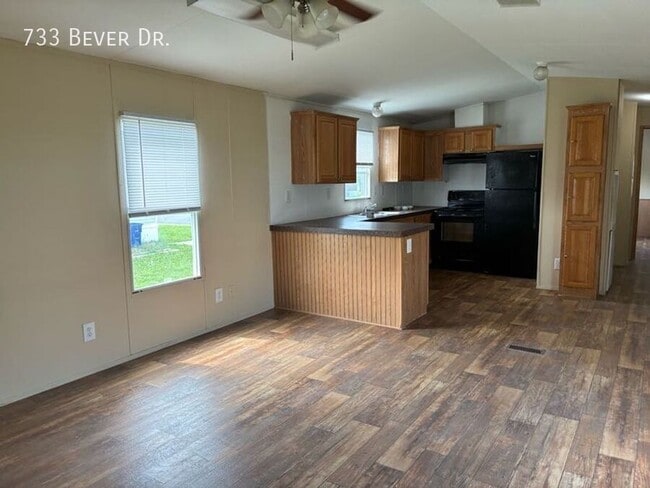 Building Photo - 733 W Bever Dr