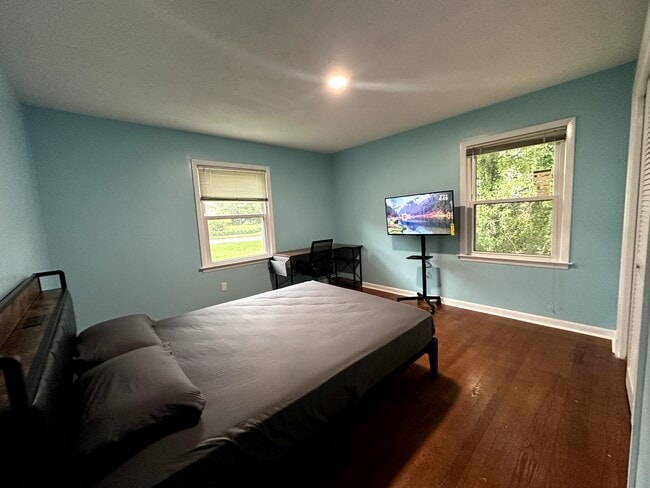 Building Photo - 4408 Leota Dr