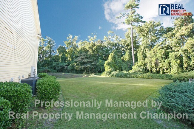 Building Photo - Ground Level Condo with Community Pool