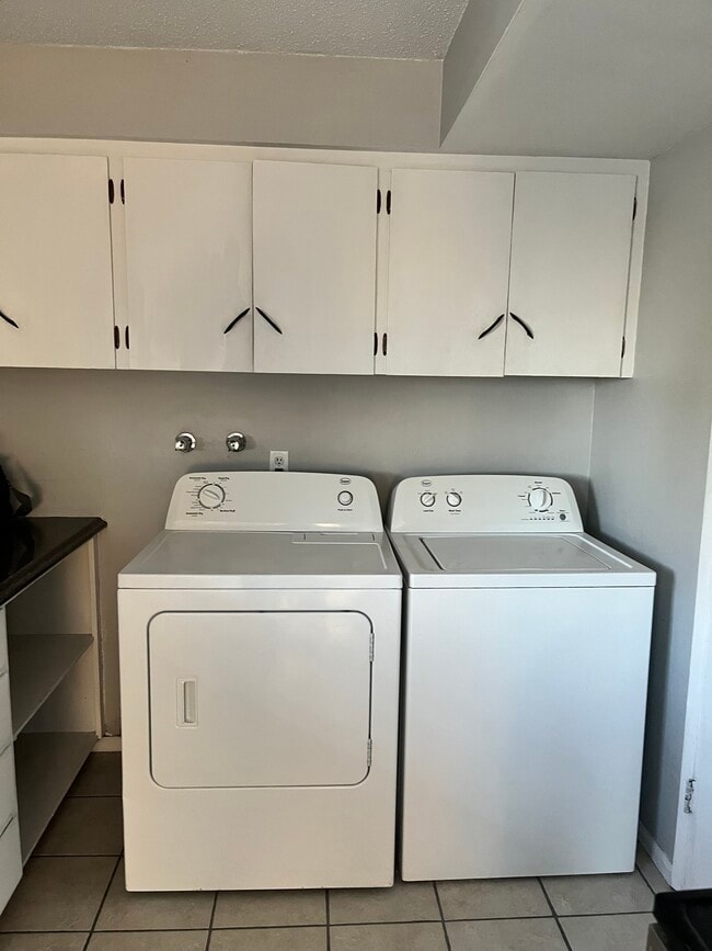 Building Photo - 604 Terry St