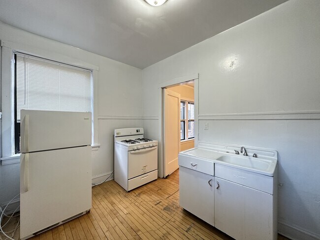 Building Photo - 1312 Oak Ave