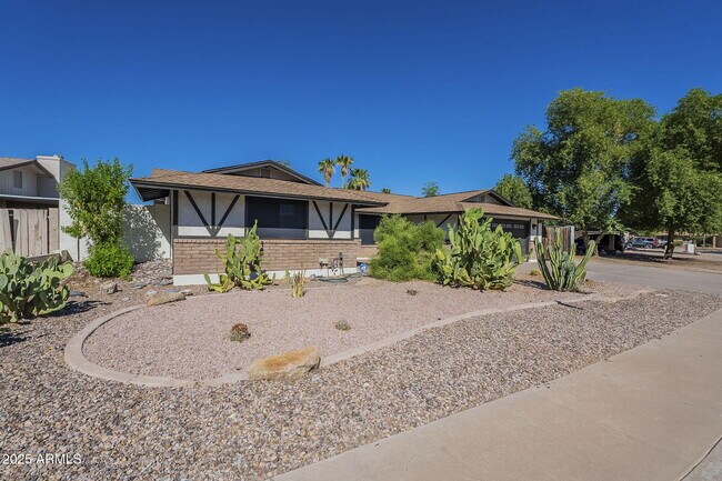 Building Photo - 2436 E Javelina Ave