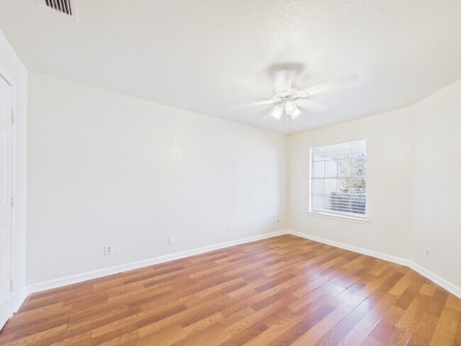 Building Photo - 9700 Leawood Blvd