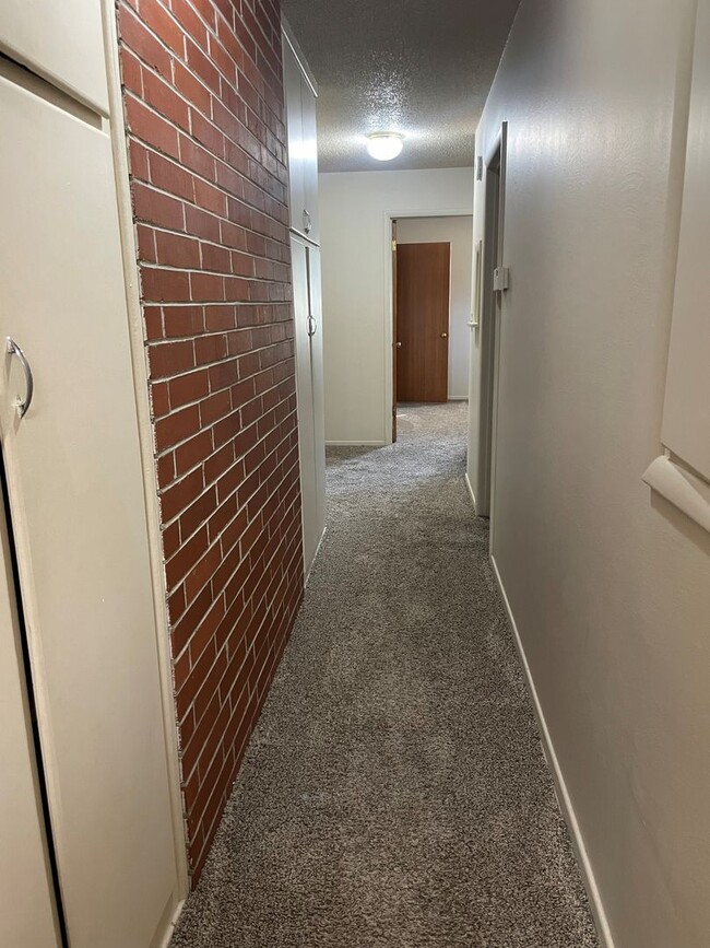 Building Photo - Now renting 3 bedroom House