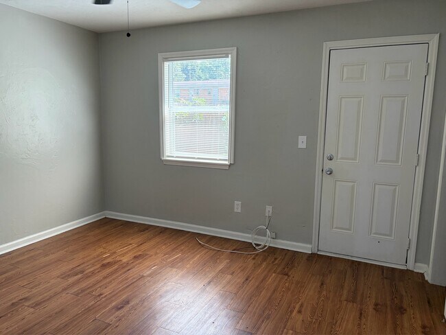 Building Photo - 214 White Dr