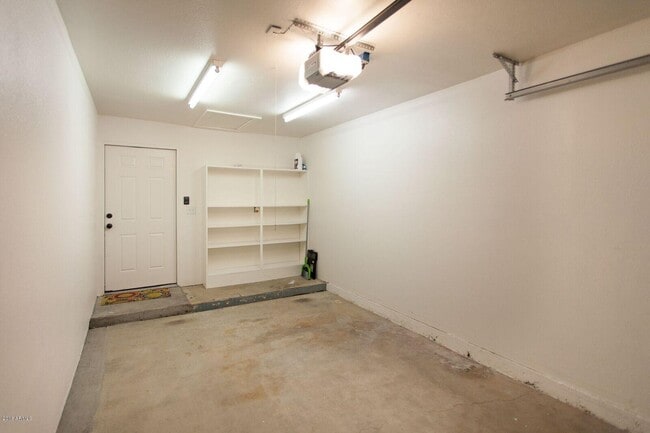 Building Photo - 3228 W Lisbon Ln