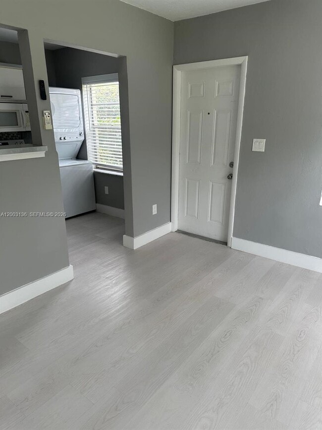 Building Photo - 2016 Miami Rd