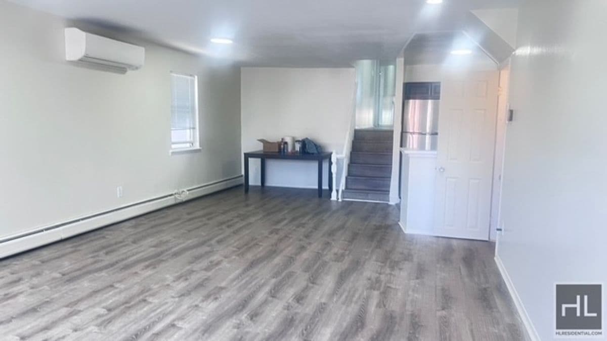 Building Photo - NEWLY RENOVATED 2 BEDROOM/2 FULL BATHROOMS...