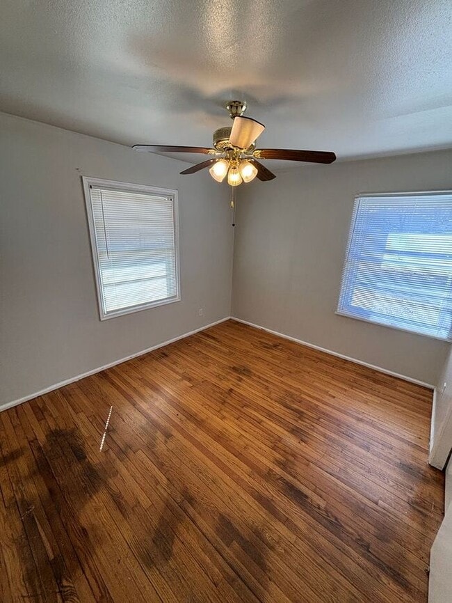 Building Photo - Charming 4-Bedroom Home in a Convenient Lo...