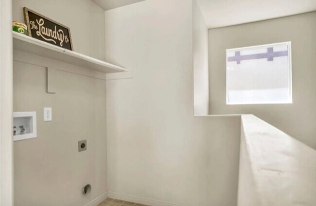 Building Photo - Stunning Home in Excellent Location!