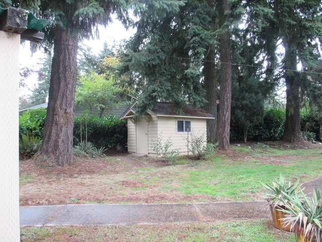 Building Photo - 3 bedrooms, 2 Baths Ranch Home with Large, Fenced Yard in the River Crest Neighborhood!