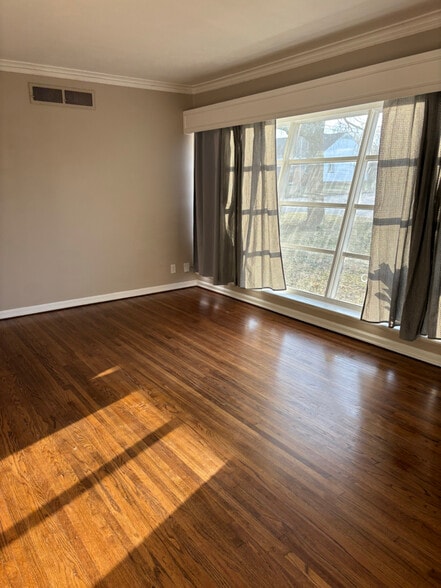 Building Photo - 745 S Sandusky Ave