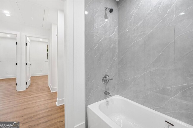 Building Photo - 2353 Clarissa Dr NW