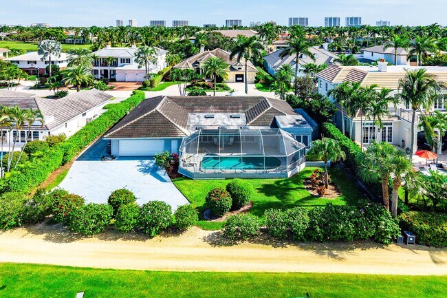 Building Photo - 2041 Thatch Palm Dr