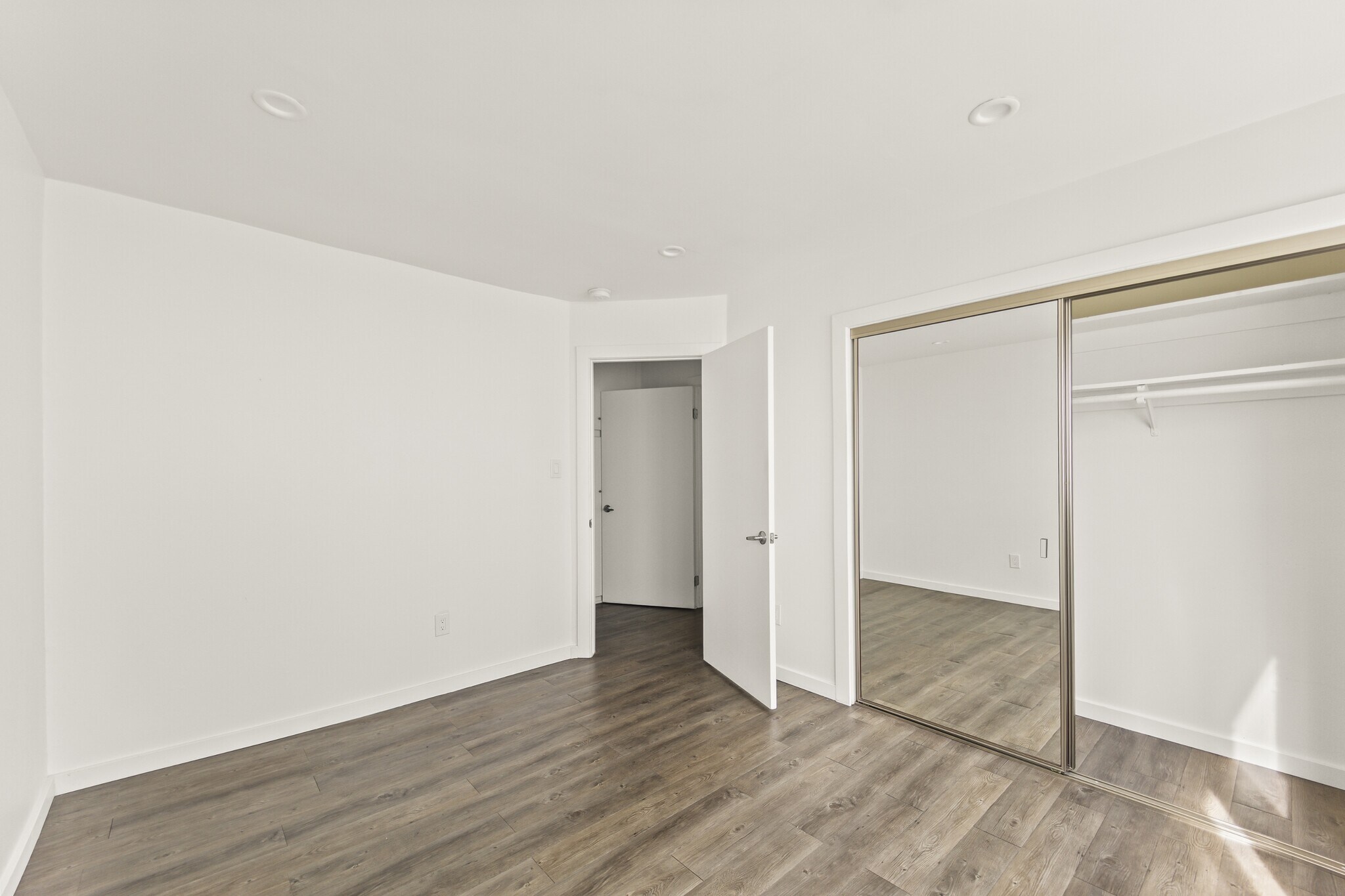 Building Photo - 4323 Van Nuys Blvd