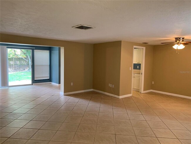 Building Photo - 3370 Springmill Cir