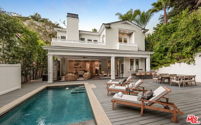 Building Photo - 1836 Laurel Canyon Blvd