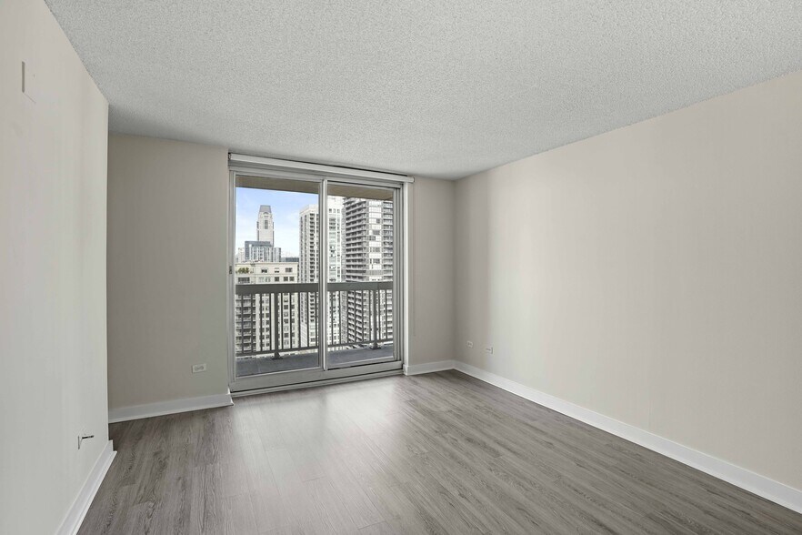 Building Photo - 542 N State St