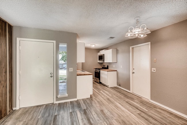 Building Photo - 16406 Spruce Cove St