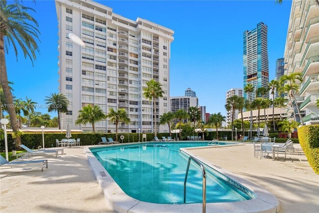 Building Photo - 1408 Brickell Bay Dr