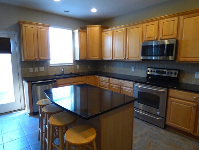 Building Photo - 3 BR 2.5 BA Town Park Condo