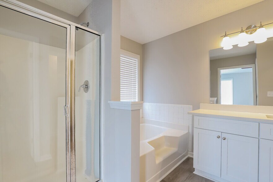 Building Photo - 5855 Meadowfield Trace