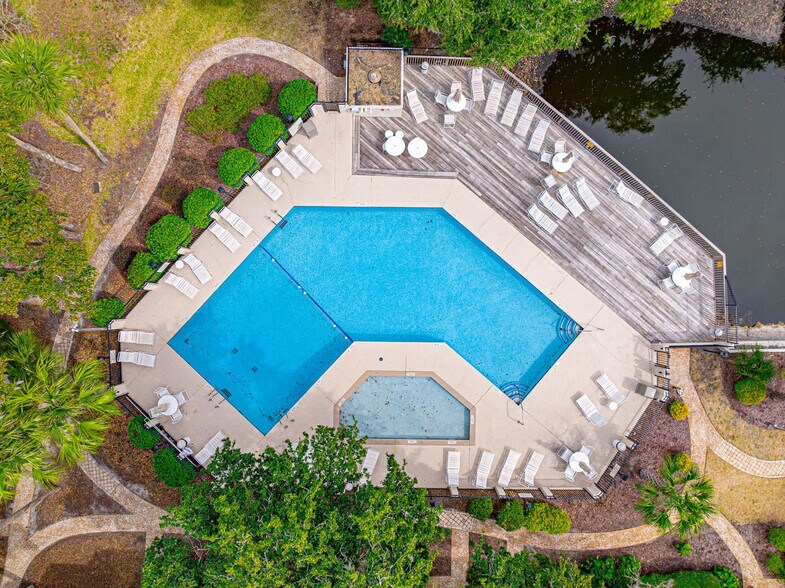 Building Photo - 36 Deallyon Ave