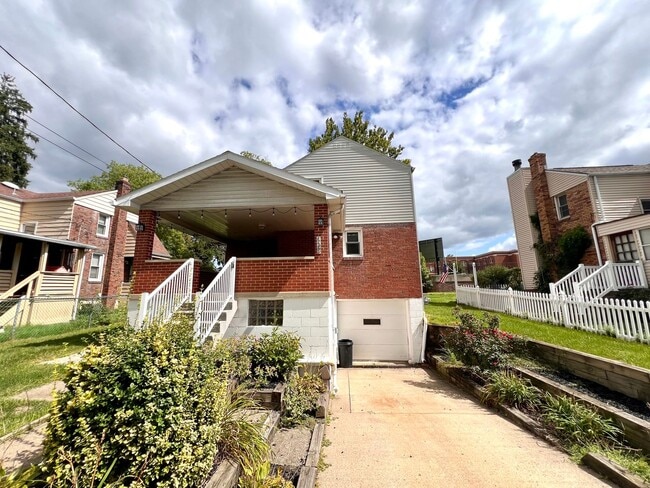 Building Photo - Sewickley - 3 Bedroom 2 Bathroom - Charmin...