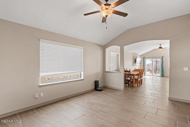 Building Photo - 13960 Lago Vista Ave