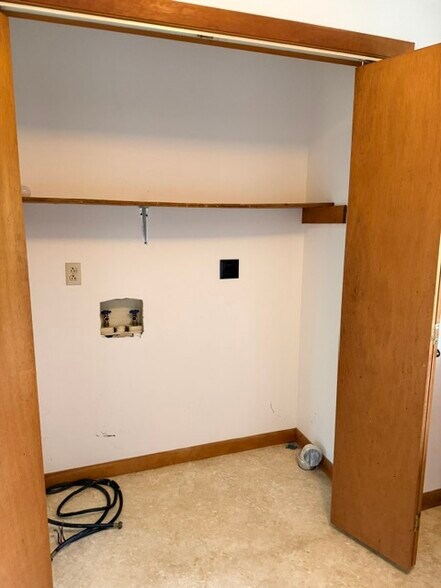 Building Photo - 141 Shirley Cir