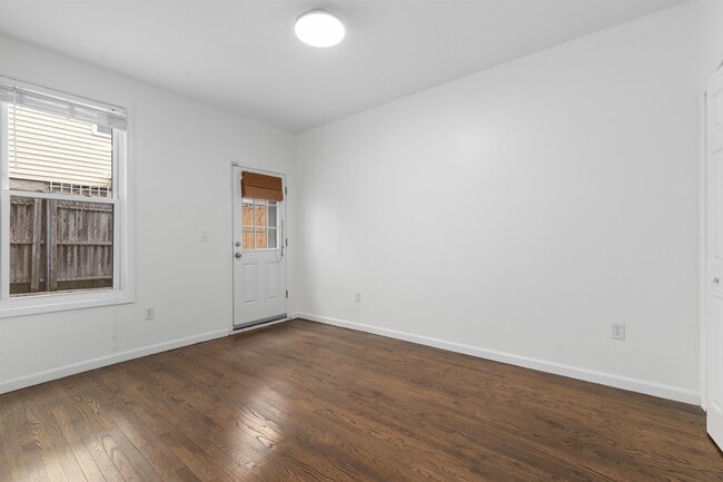 Building Photo - 84 Griffith St