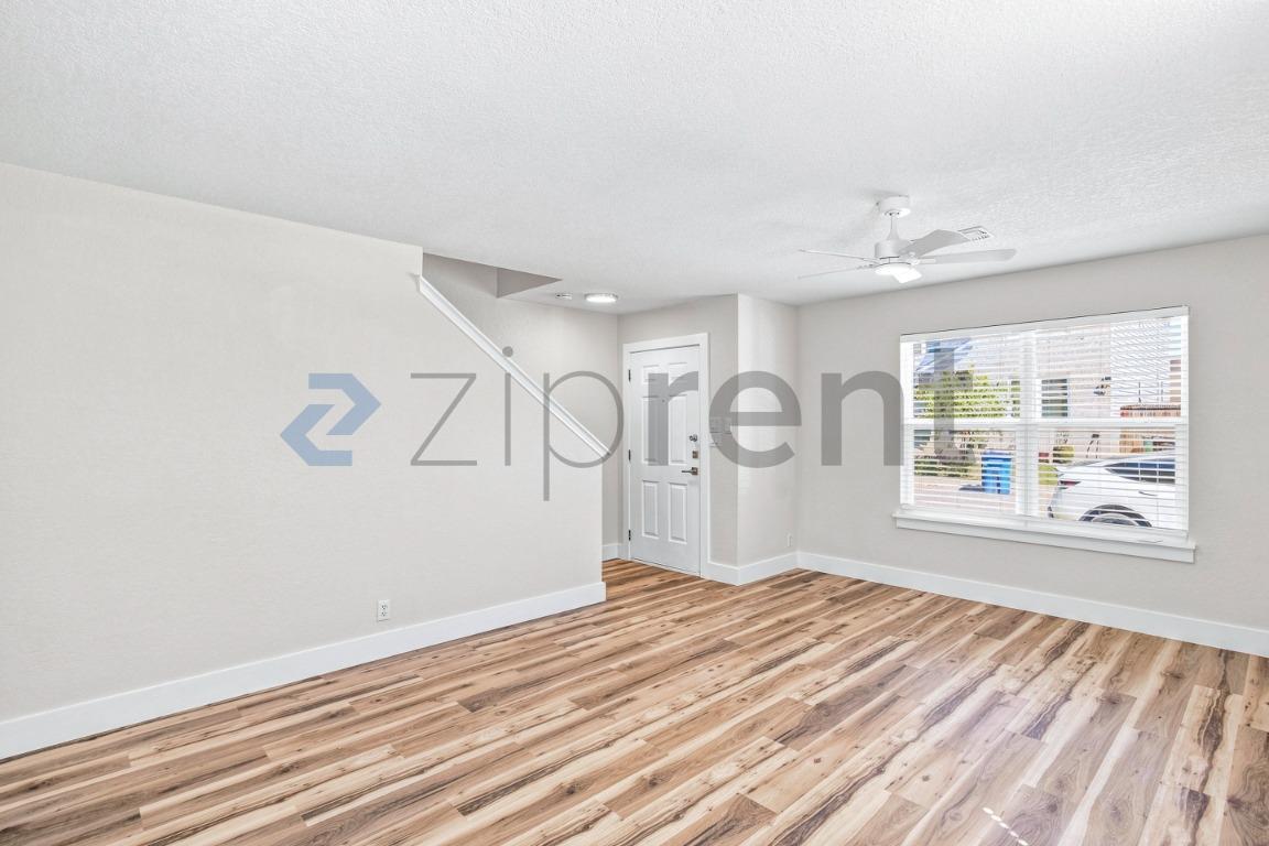 Building Photo - Unit
