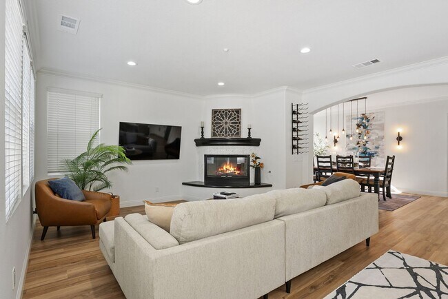 Building Photo - Luxury Living in San Clemente – 5 Bed, 3.5...