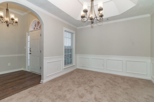 Building Photo - Ranch Near Gate 6