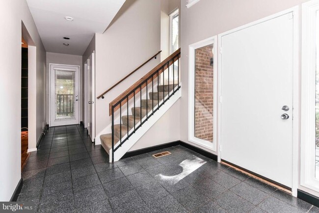 Building Photo - 3318 Mantua Dr