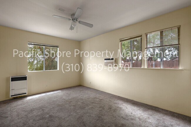 Building Photo - 2716 Medlow Ave