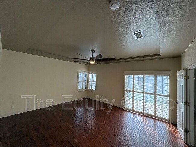 Building Photo - 540 W Birch Ct