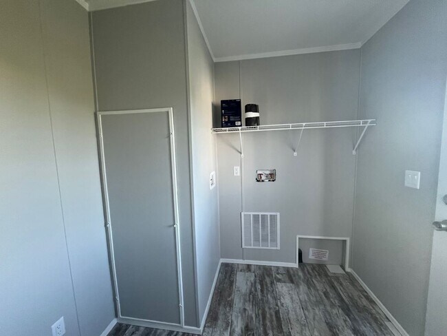 Building Photo - 36 Eland Dr