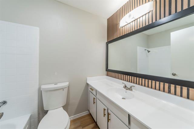 Building Photo - 802 Birchwood Dr