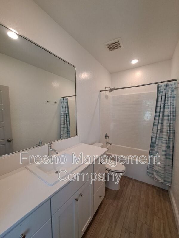 Building Photo - 911 Blue Oak Lane W