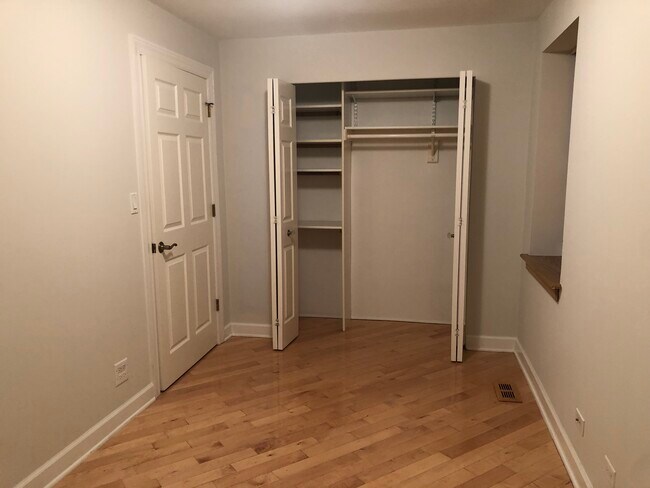 Bedroom - 2439 W Augusta Blvd