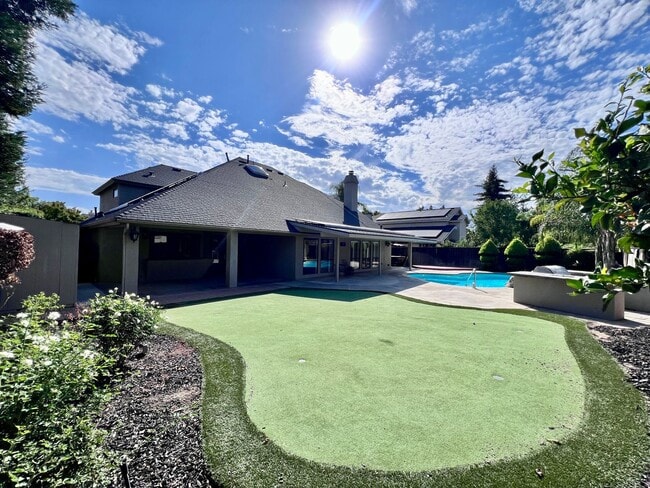 Building Photo - $3,600 Cole & Millbrook, 4 Bedroom House -...