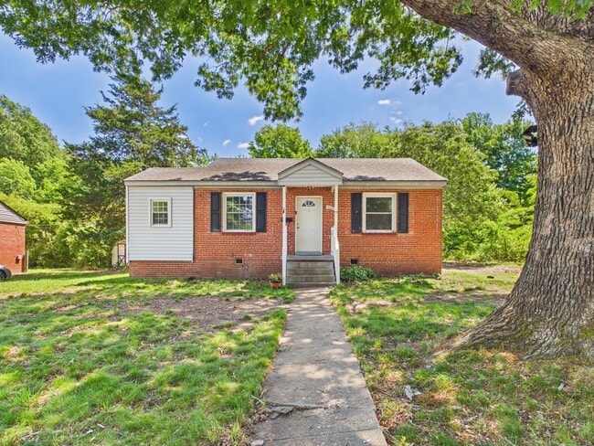 Building Photo - 4605 Eastover Ave