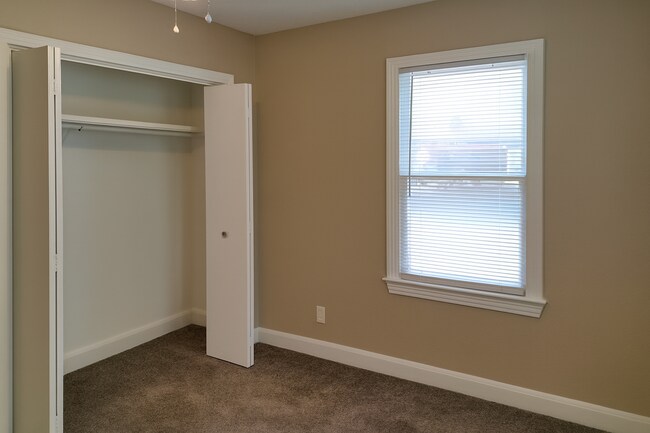 Building Photo - 110 E 30th St