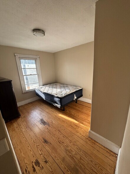 Primary Photo - 74 County St