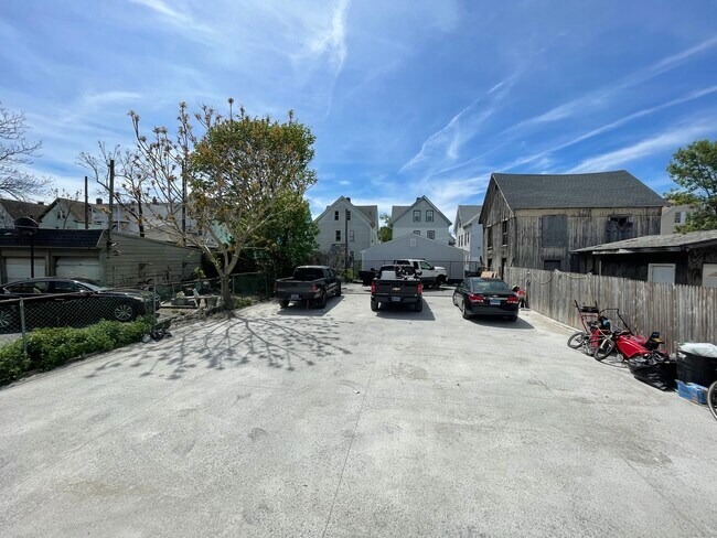 Building Photo - 266 Lloyd St